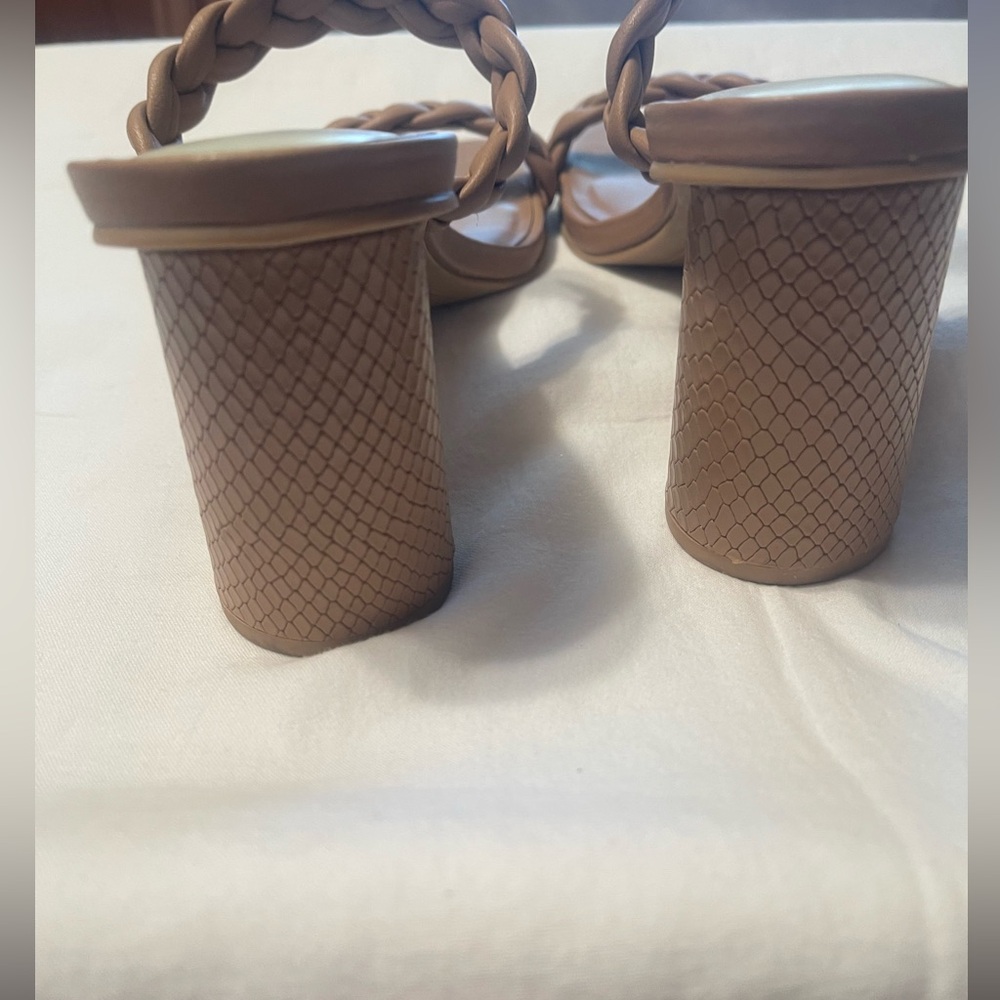 Dolce vita . Braided Tan Sandals - Picture 6 of 8